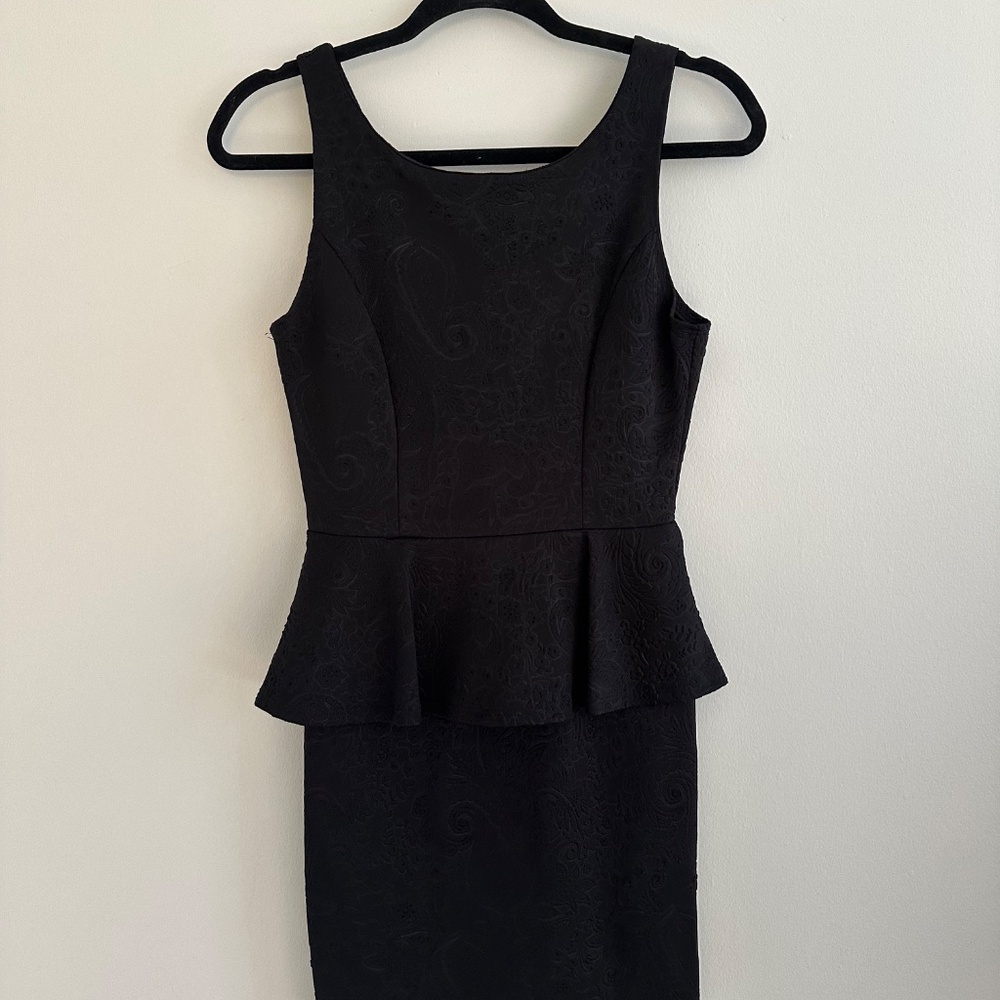 Black Floral Textured Bodycon Peplum Dress